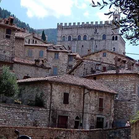 Apartament La Dimora Di Pietra Gubbio Zewnętrze zdjęcie