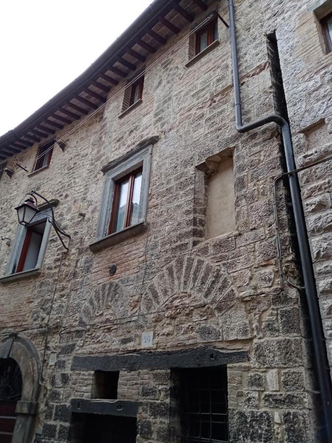 Apartament La Dimora Di Pietra Gubbio Zewnętrze zdjęcie