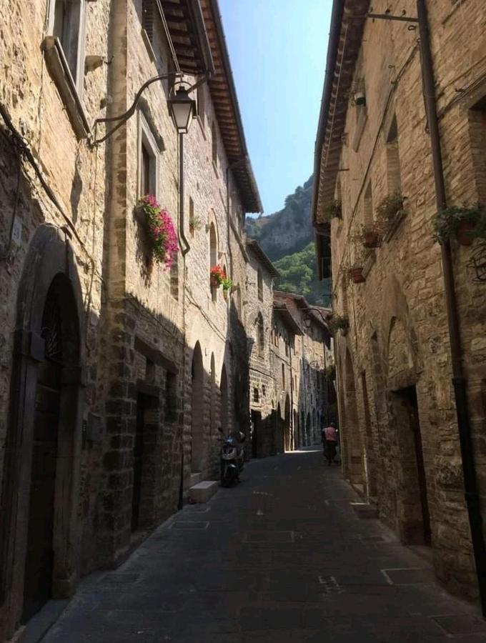 Apartament La Dimora Di Pietra Gubbio Zewnętrze zdjęcie