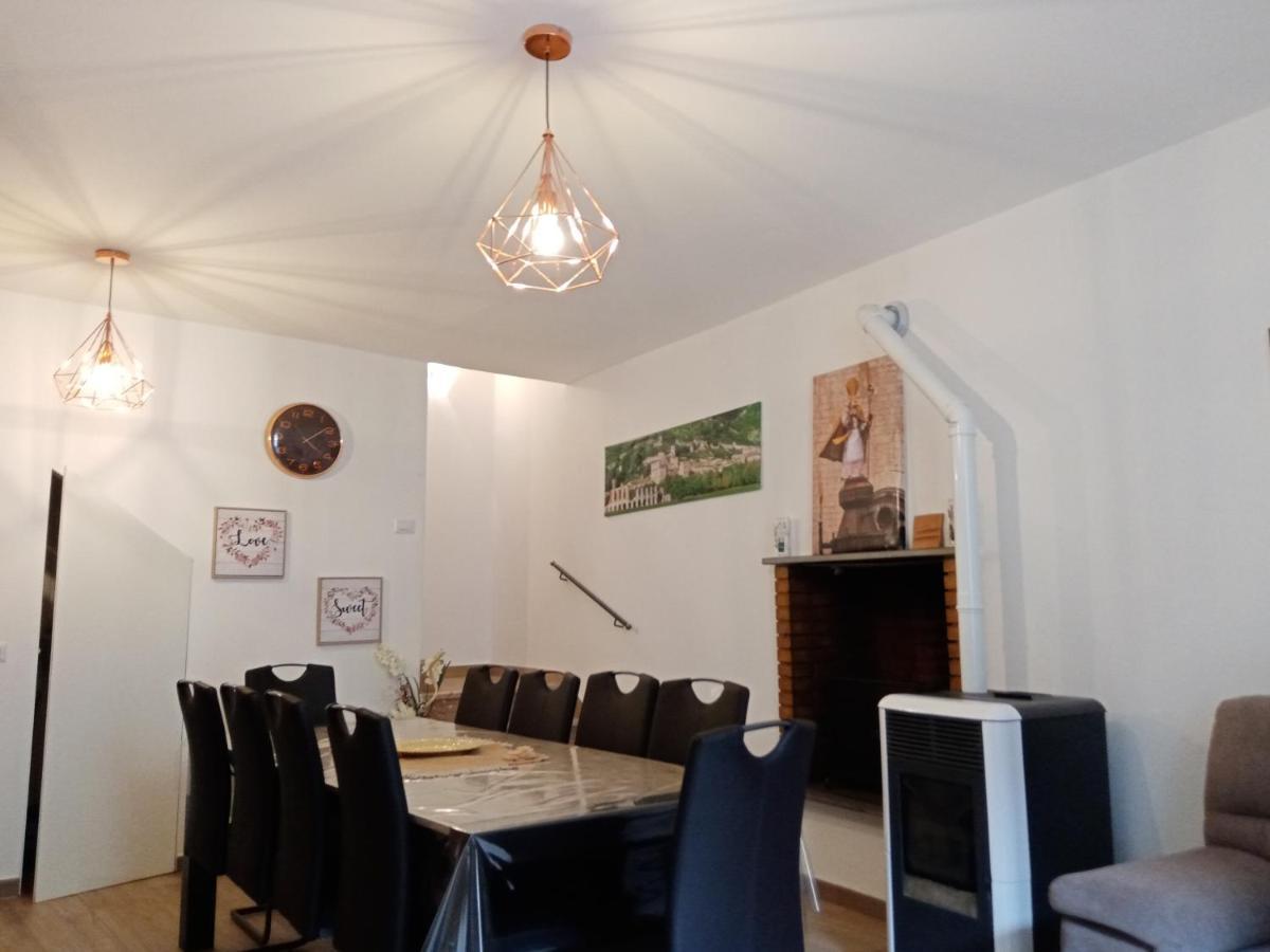 Apartament La Dimora Di Pietra Gubbio Zewnętrze zdjęcie