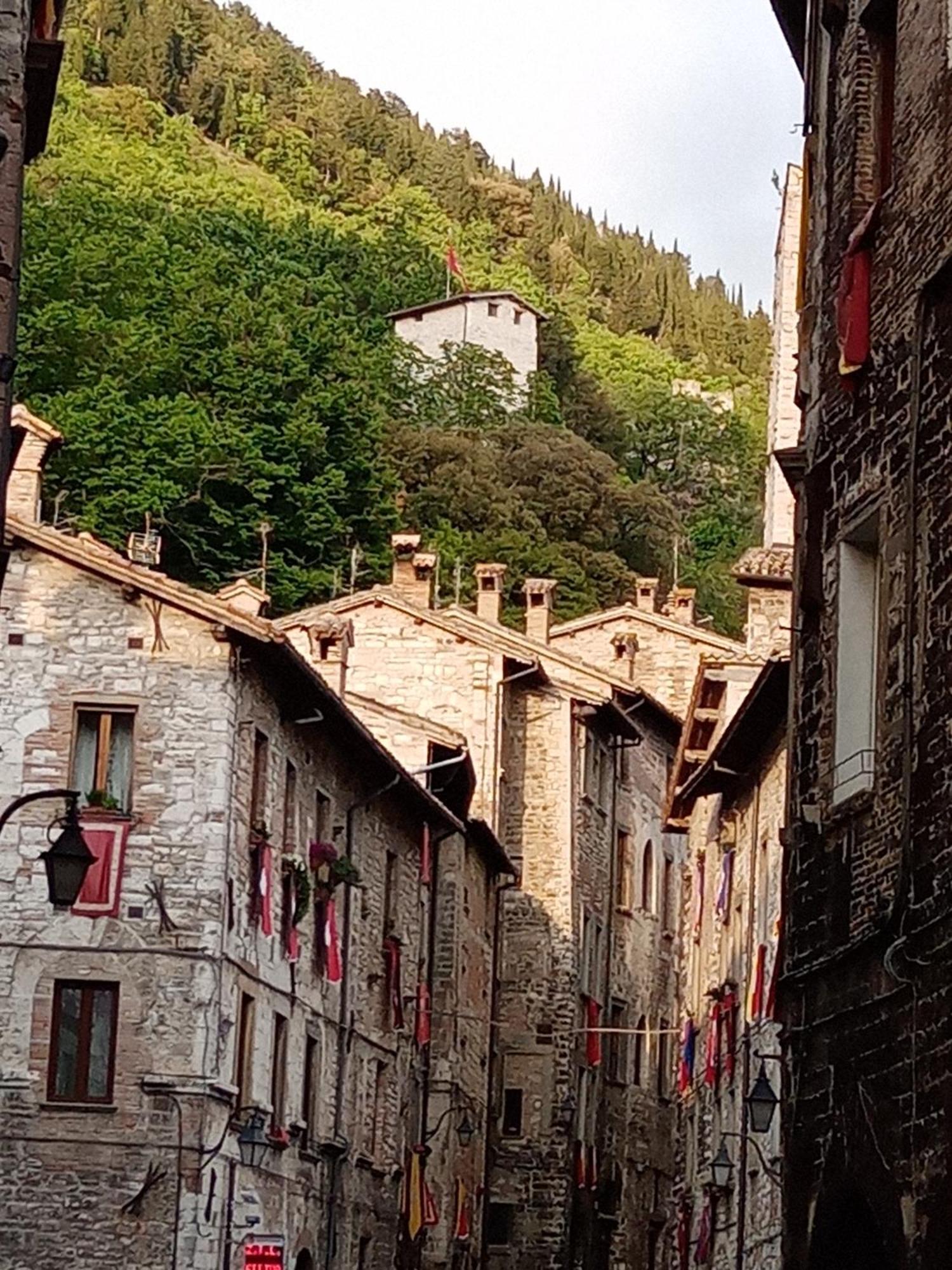 Apartament La Dimora Di Pietra Gubbio Zewnętrze zdjęcie