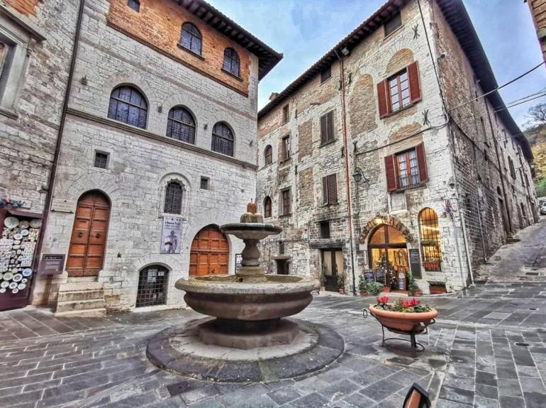 Apartament La Dimora Di Pietra Gubbio Zewnętrze zdjęcie