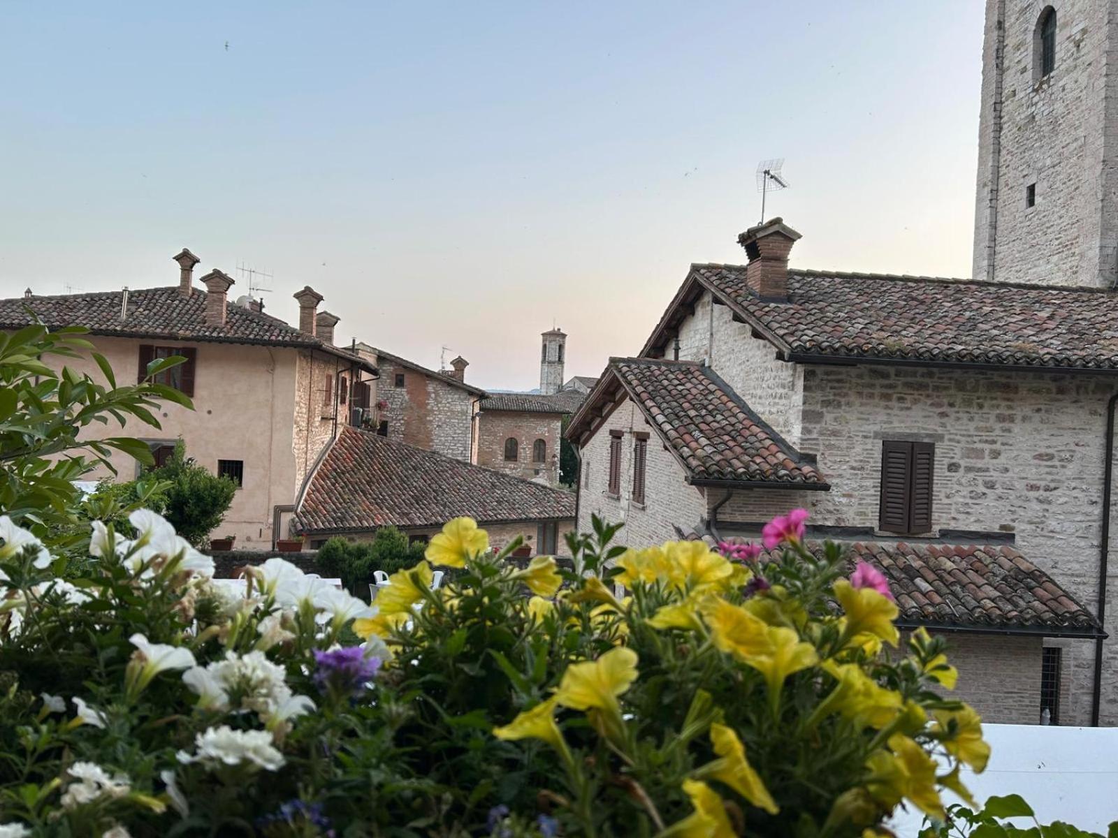 Apartament La Dimora Di Pietra Gubbio Zewnętrze zdjęcie